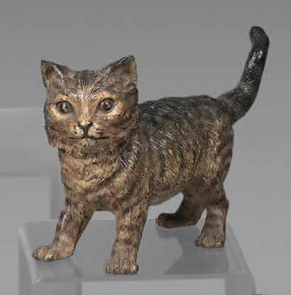 Tabby cat. Marked Geschützt. H. : 11,8 cm....
