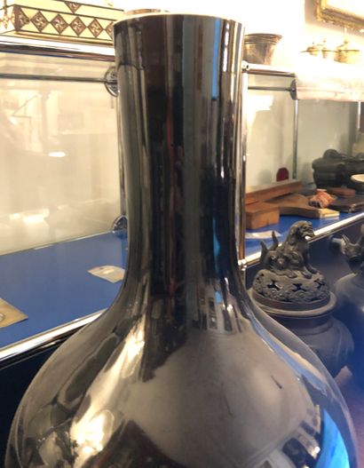 CHINE - XIXe siècle.
Bottle-shaped vase in...