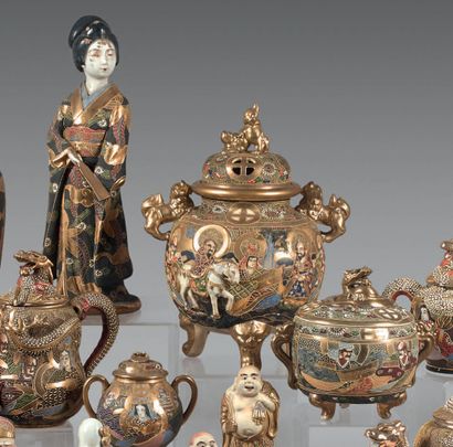 JAPON, Fours de Satsuma - XXe siècle.
Earthenware...