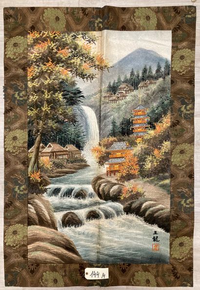 Japon - XXe siècle.
Set of four silk decoration...