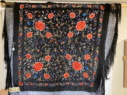 CHINE, Canton - Vers 1900.
Shawl with bangs...