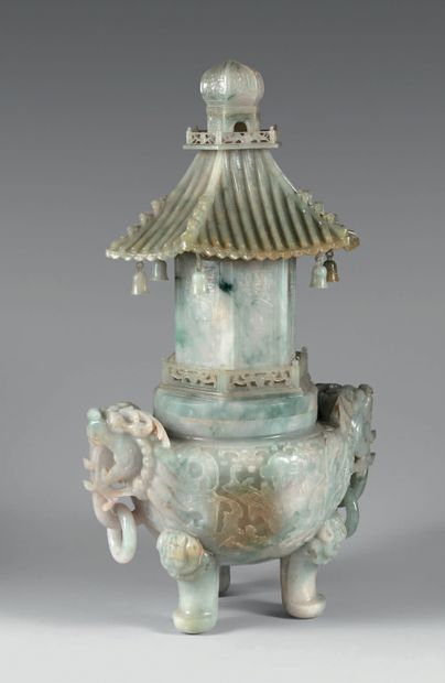 CHINE - XXe siècle.

Tripod incense burner...