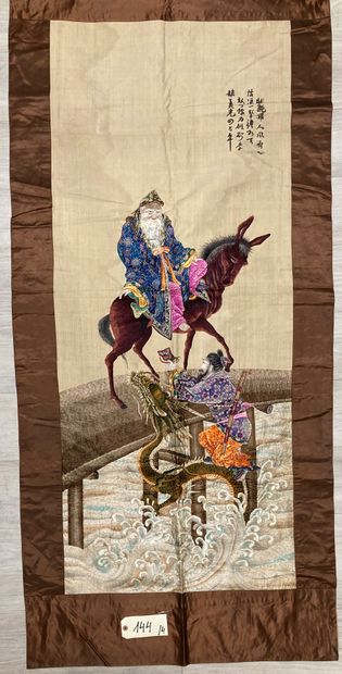 Japon - XXe siècle.
Set of four silk decoration...