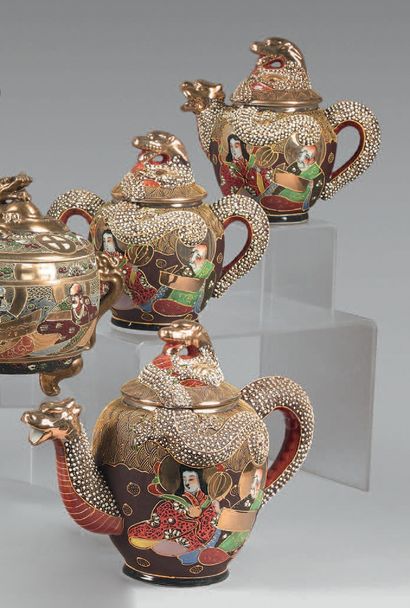 JAPON, Fours de Satsuma - XXe siècle.
Earthenware...
