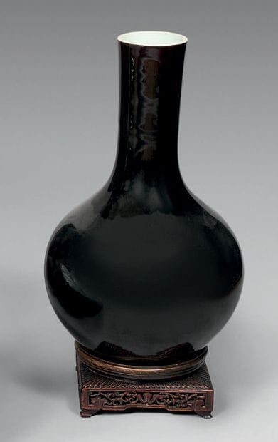 CHINE - XIXe siècle.
Bottle-shaped vase in...