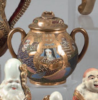 JAPON, Fours de Satsuma - XXe siècle.

Porcelain...