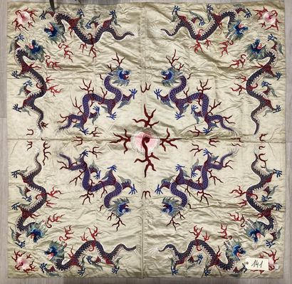 CHINE - Vers 1900.
Large square panel in...