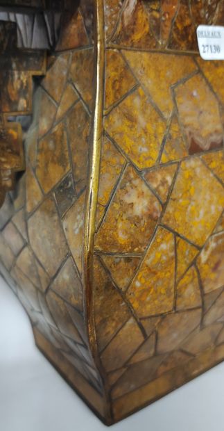 CHINE - XVIIIe-XIXe siècles.
Fanghu vase...