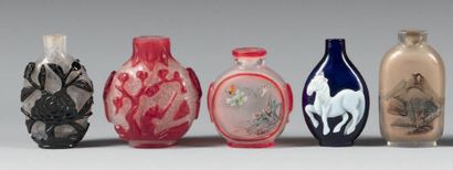 CHINE - XXe siècle.
Five glass snuff bottles,...