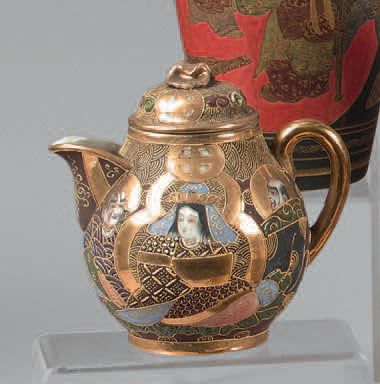 JAPON, Fours de Satsuma - XXe siècle.

Porcelain...