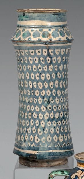 ESPAGNE, XVIe siècle.
Earthenware albarello,...