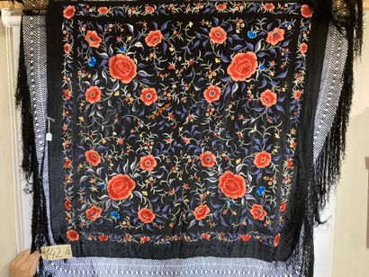 CHINE, Canton - Vers 1900.
Shawl with bangs...