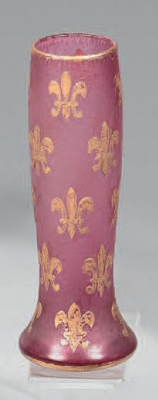 DAUM, Nancy.
Vase in frosted glass pink mauve,...