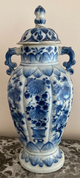 CHINA, 18th century. Large covered porcelain...