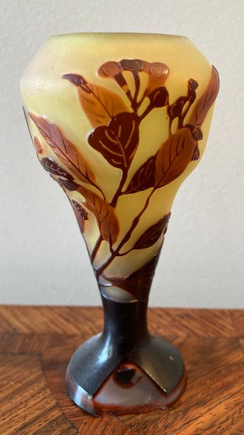 Émile GALLÉ (1846-1904). Vase balustre en...