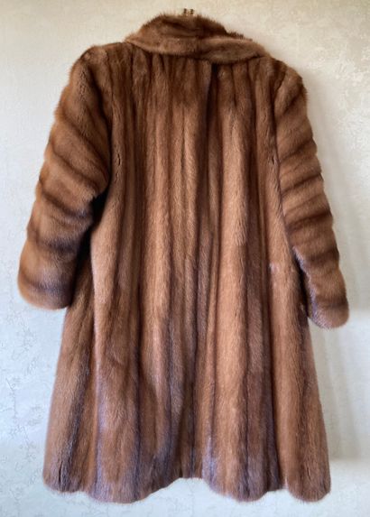 Manteau de vison sauvage. Taille 40.