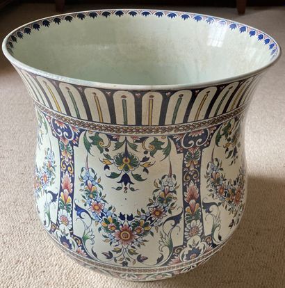 Cover-pot of form baluster out of earthenware...
