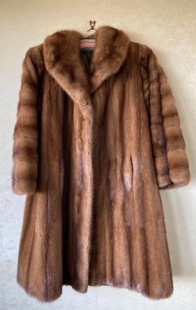 Manteau de vison sauvage. Taille 40.