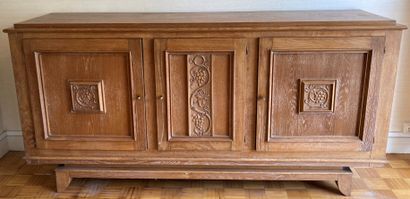 Salle à manger en chêne cérusé, sculpté de...