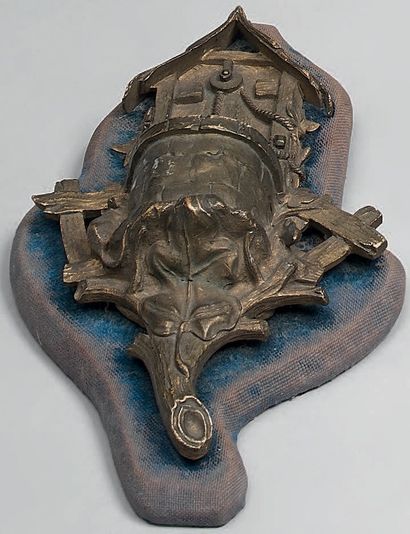 Porte-allumettes en bronze patiné, figurant...