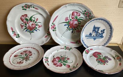 Two dishes and three plates in earthenware...