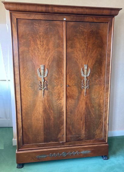 Armoire en acajou et placage d'acajou, la...