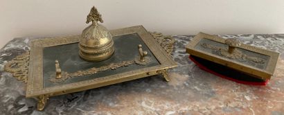 Petite garniture de bureau en laiton doré,...