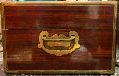 Mahogany travel case. Decorated with inlaid...