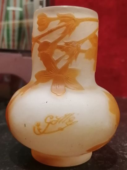 Émile GALLÉ (1864-1904). Petit vase à col...