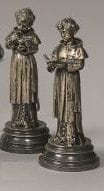 Paire de statuettes en bronze argenté, figurant...