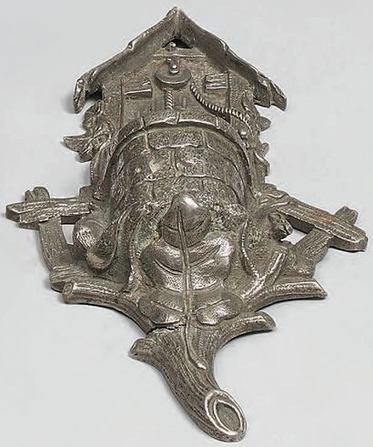 Porte-montre en bronze à patine argentée,...