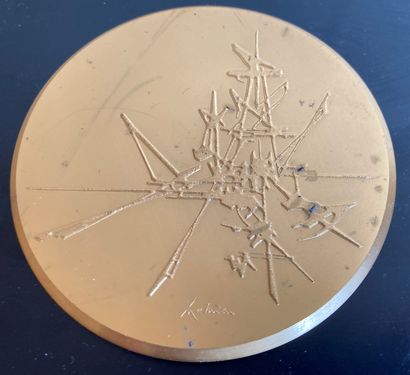 Medal in gilt bronze, signed Georges Matthieu....