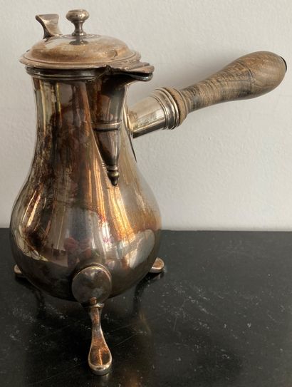 Tripod pourer in plain silver plated metal,...