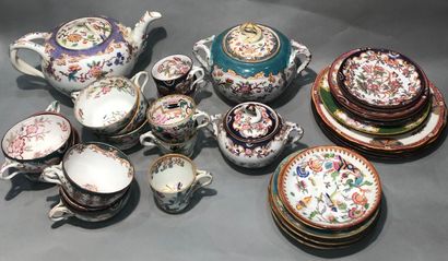 Ensemble composite en porcelaine de Minton...