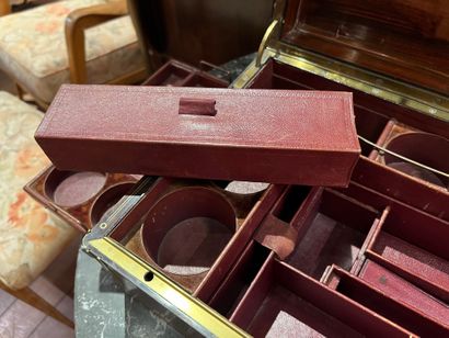 Mahogany travel case. Decorated with inlaid...