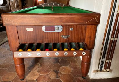 Billard russe en acajou marqueté de filets...