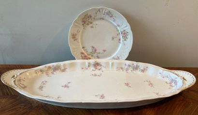 Partie de service de table en porcelaine...