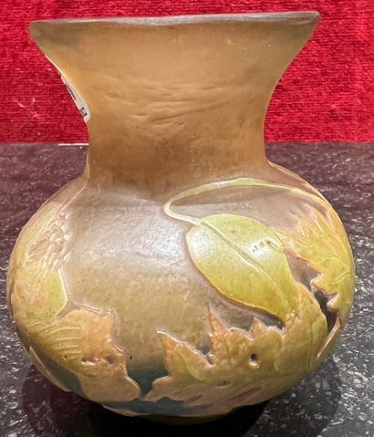 Émile GALLÉ (1864-1904). Petit vase balustre...