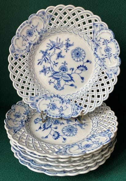 SAXE, XXth century. Suite of six white porcelain...