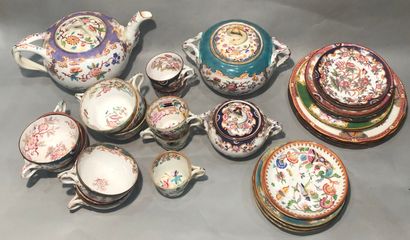 Ensemble composite en porcelaine de Minton...