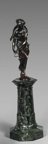 Statuette figurant une danseuse en bronze...