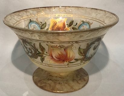 Coupe sur piédouche en cristal marbré or,...