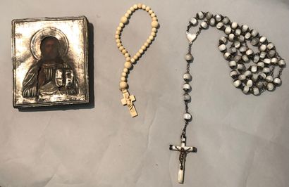 Objets religieux : chapelet en nacre et argent...