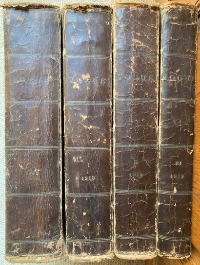Quatre volumes reliés de la revue Vogue,...