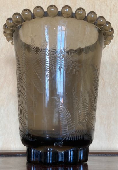 
Vase out of smoked glass with engraved decoration...
