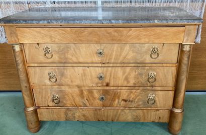 Commode en acajou et placage d'acajou, les...