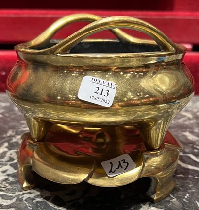 CHINA, 20th century. Perfume burner and its...
