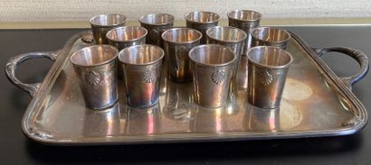 Service with liquor with decoration of shells,...
