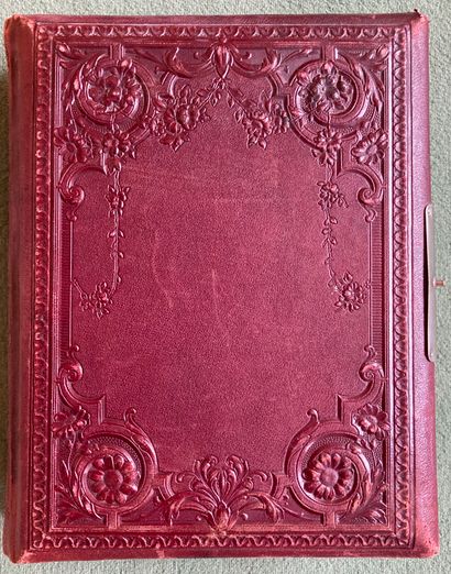 Album de photographies anciennes. La reliure...