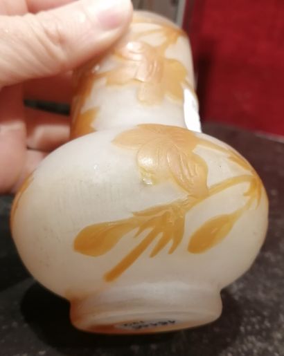 Émile GALLÉ (1864-1904). Petit vase à col...